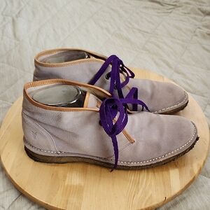 Frye Bailey Chukka Gray Suede Chukka Boots with Purple Laces Womens 10m